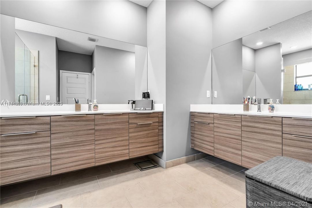 最近租的: $7,000 (5 贝兹, 3 浴室, 3050 平方英尺)