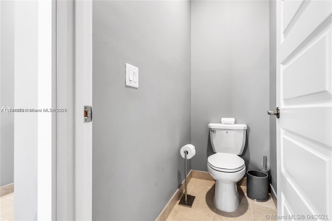 最近租的: $7,000 (5 贝兹, 3 浴室, 3050 平方英尺)