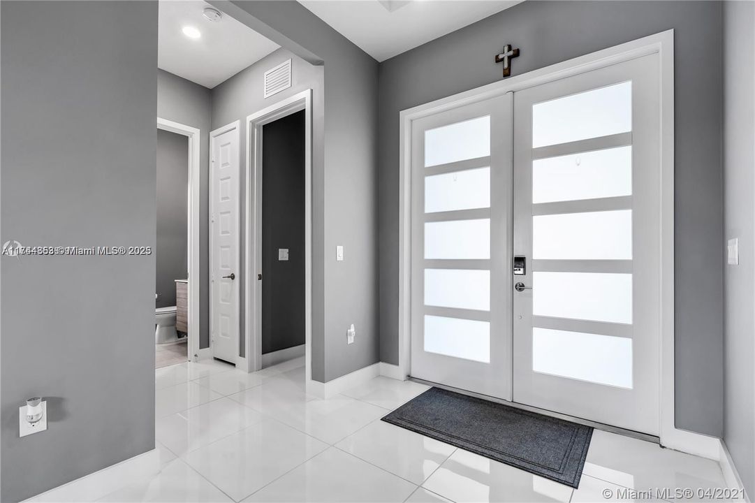 最近租的: $7,000 (5 贝兹, 3 浴室, 3050 平方英尺)