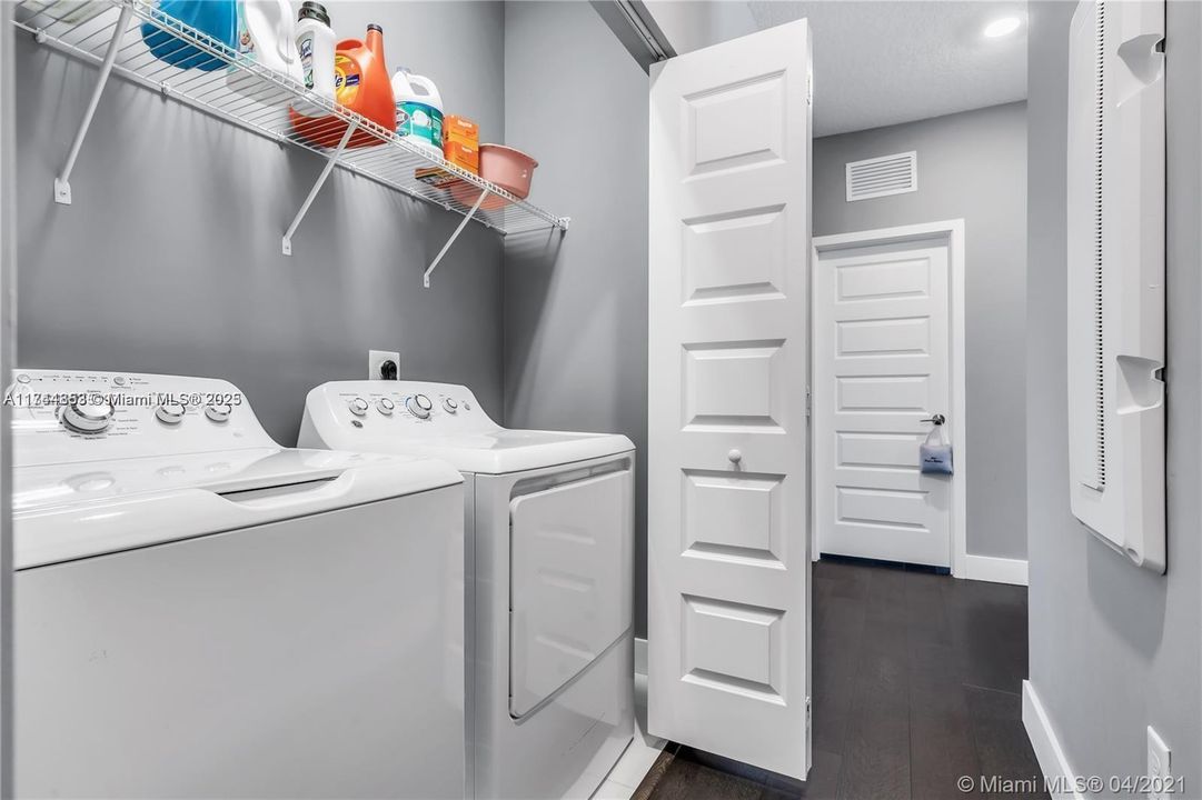 最近租的: $7,000 (5 贝兹, 3 浴室, 3050 平方英尺)