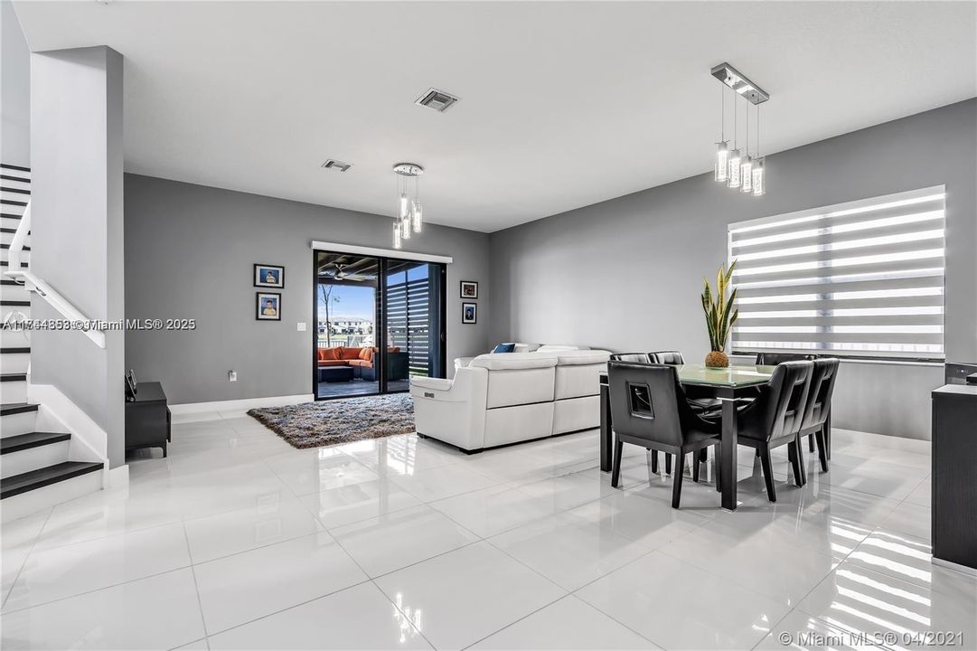 最近租的: $7,000 (5 贝兹, 3 浴室, 3050 平方英尺)