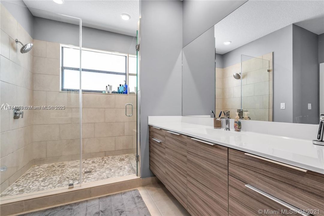 最近租的: $7,000 (5 贝兹, 3 浴室, 3050 平方英尺)