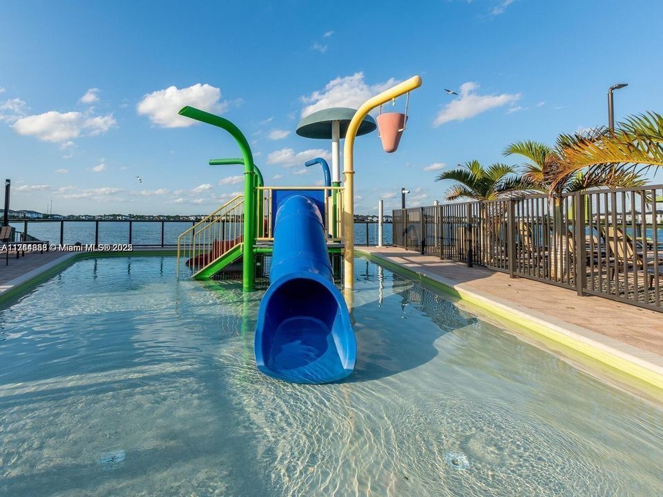 最近租的: $7,000 (5 贝兹, 3 浴室, 3050 平方英尺)