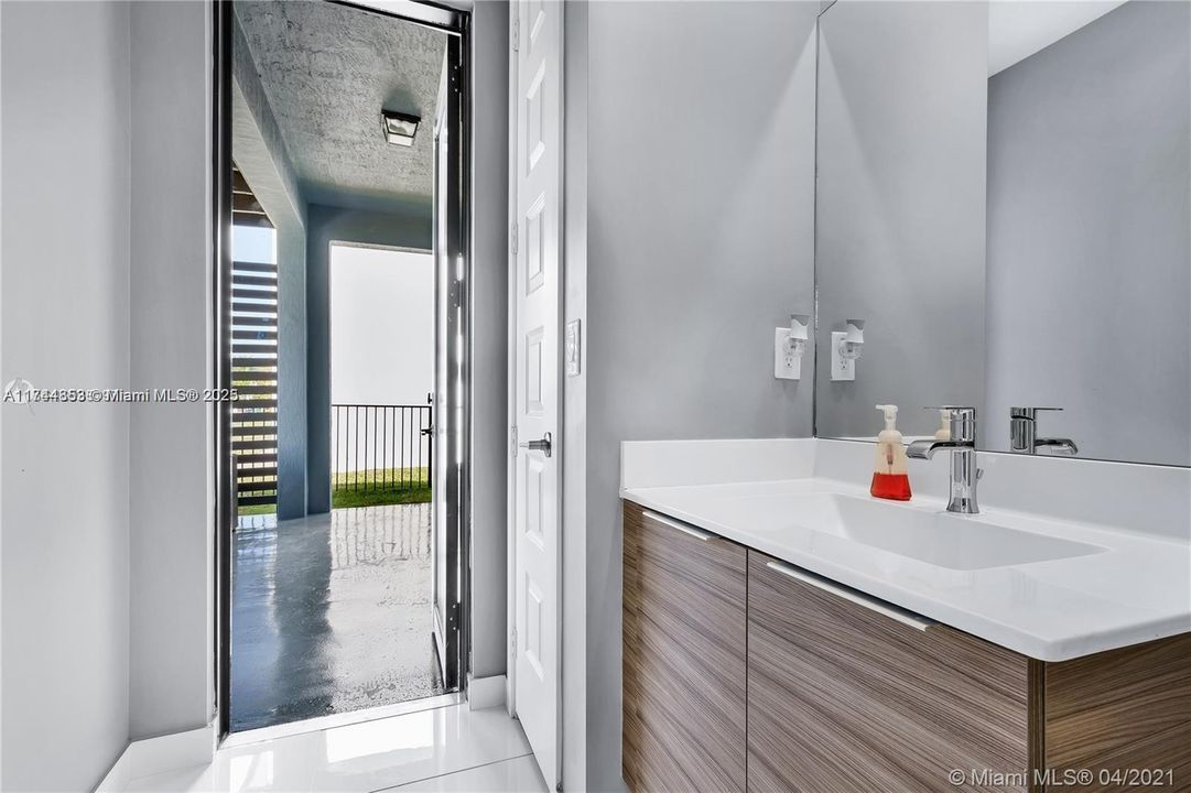 最近租的: $7,000 (5 贝兹, 3 浴室, 3050 平方英尺)