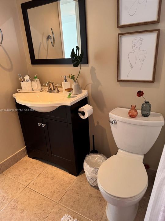 For Sale: $170,000 (1 beds, 1 baths, 696 Square Feet)