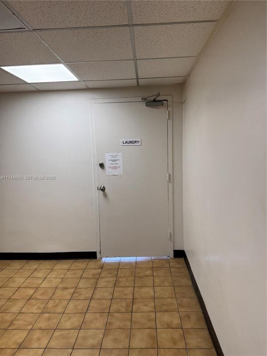 For Sale: $170,000 (1 beds, 1 baths, 696 Square Feet)