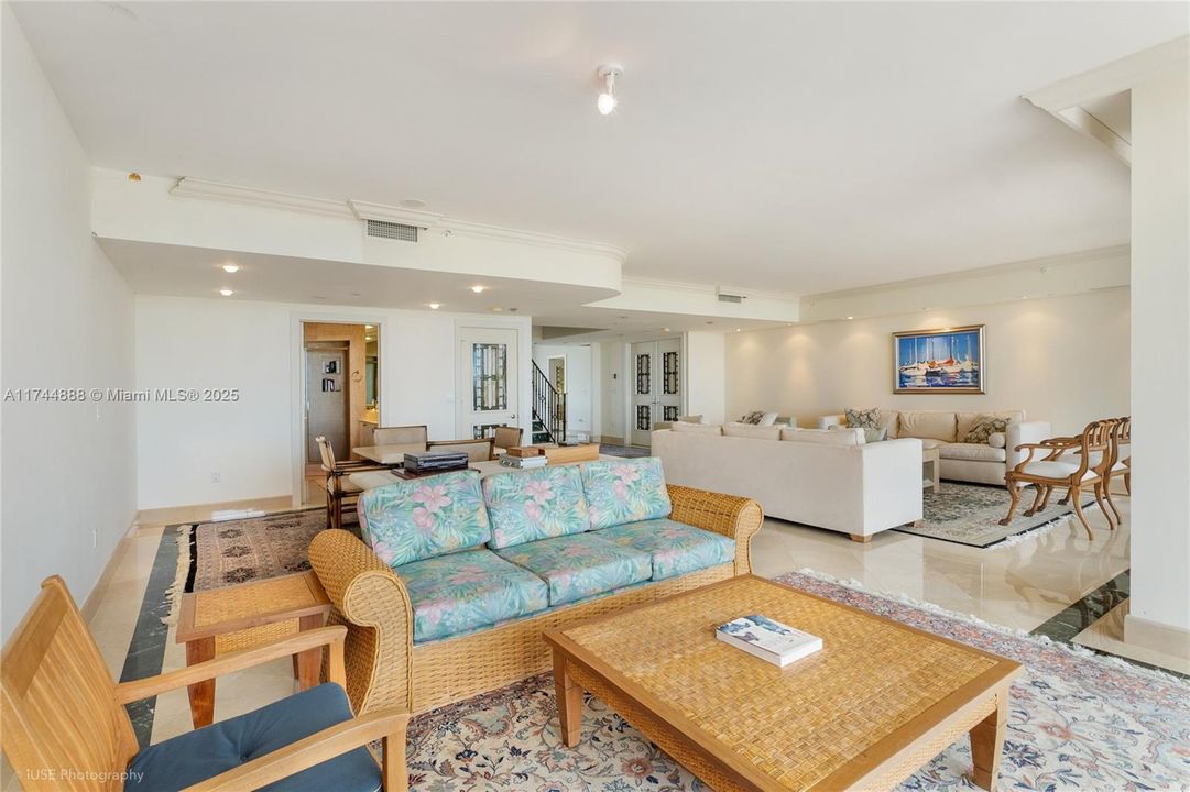 For Sale: $5,450,000 (4 beds, 5 baths, 4200 Square Feet)