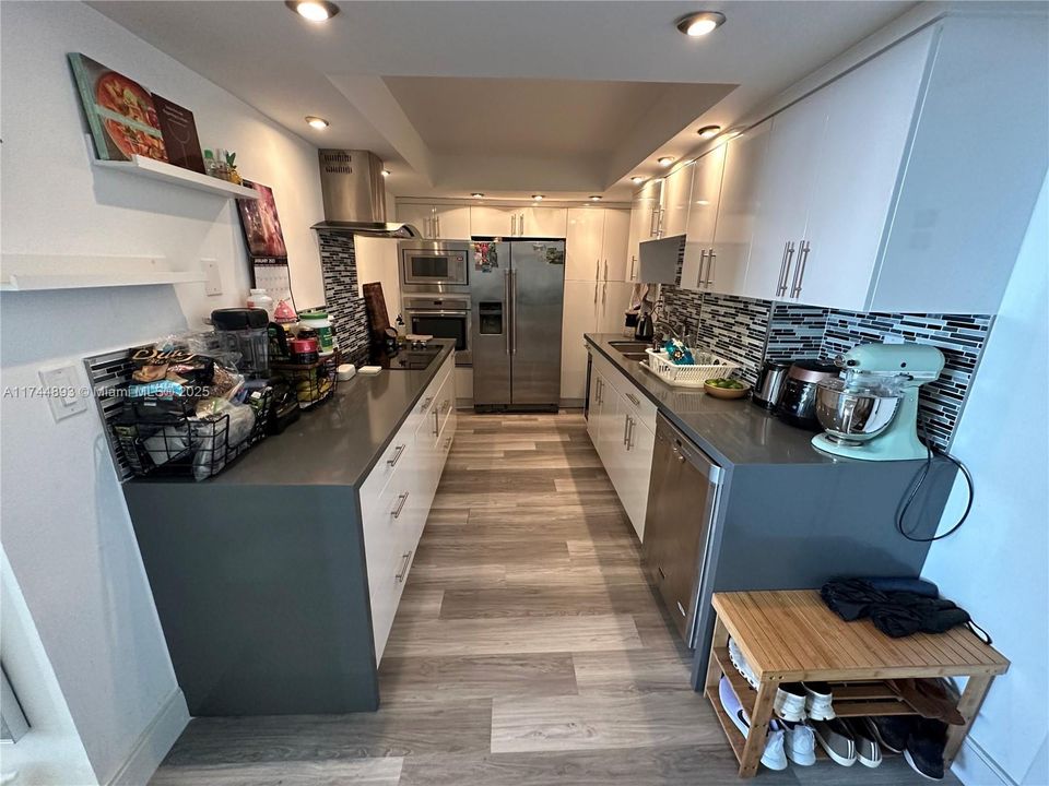 Recently Rented: $3,950 (2 beds, 2 baths, 902 Square Feet)