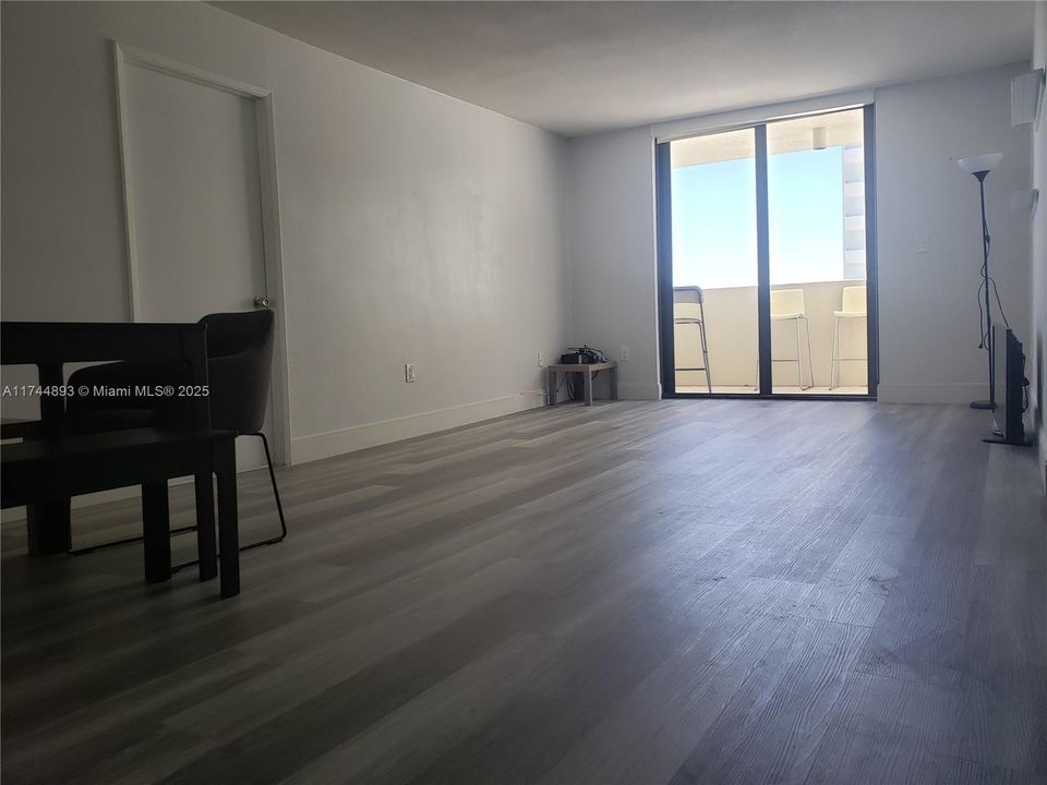 Recently Rented: $3,950 (2 beds, 2 baths, 902 Square Feet)