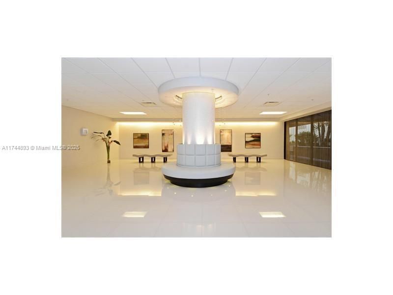 Recently Rented: $3,950 (2 beds, 2 baths, 902 Square Feet)