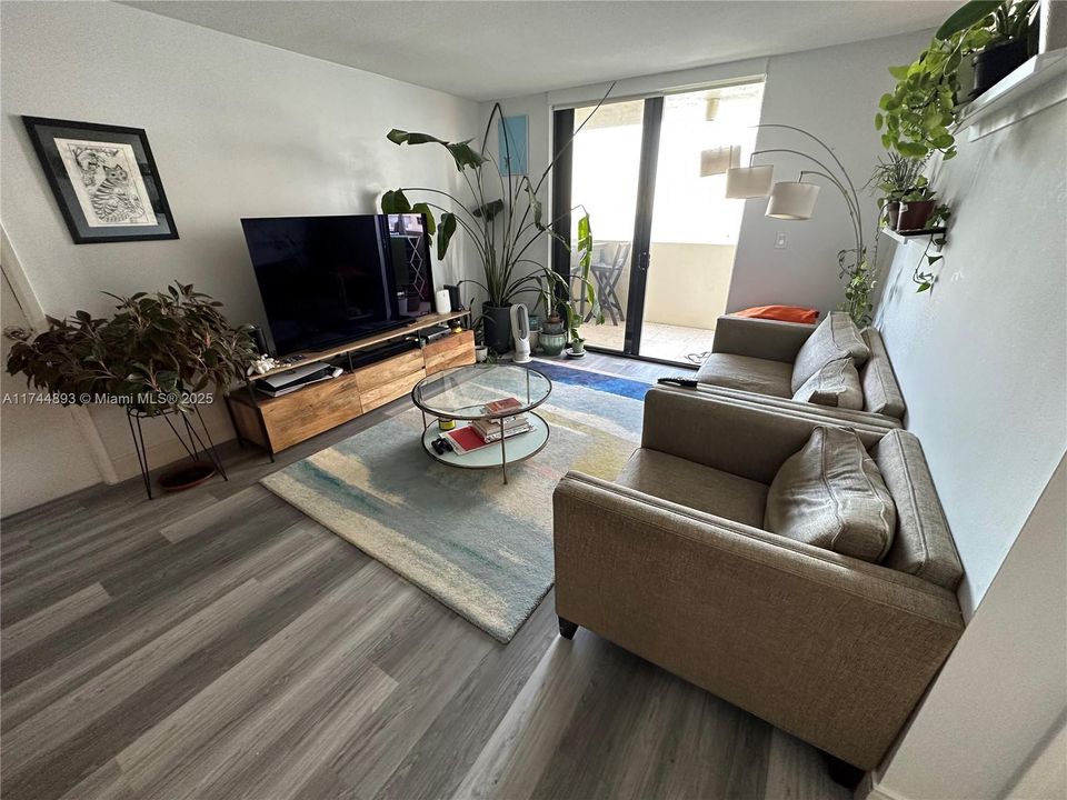 Recently Rented: $3,950 (2 beds, 2 baths, 902 Square Feet)