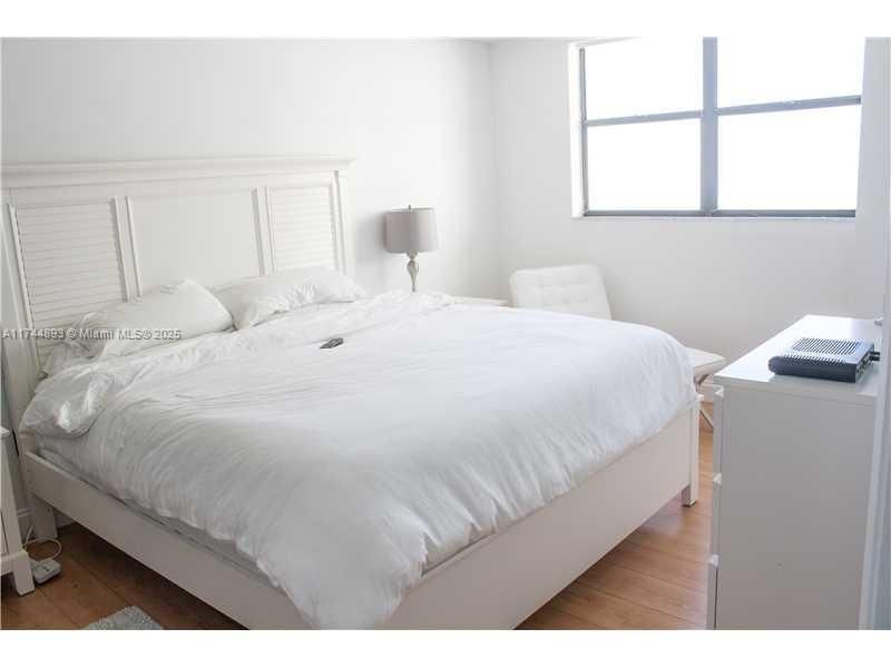 Recently Rented: $3,950 (2 beds, 2 baths, 902 Square Feet)