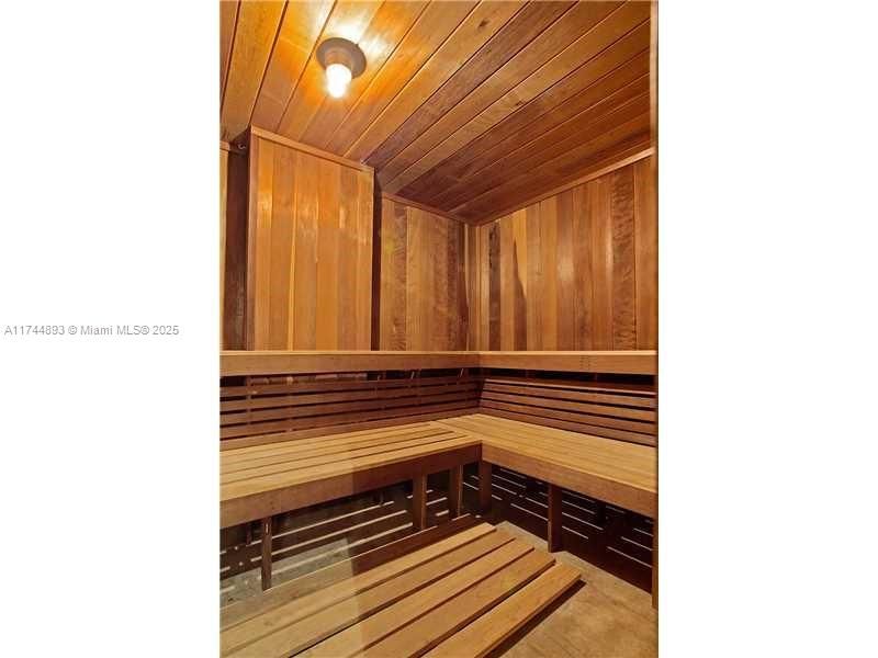 Recently Rented: $3,950 (2 beds, 2 baths, 902 Square Feet)