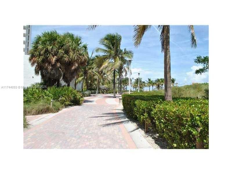 Recently Rented: $3,950 (2 beds, 2 baths, 902 Square Feet)