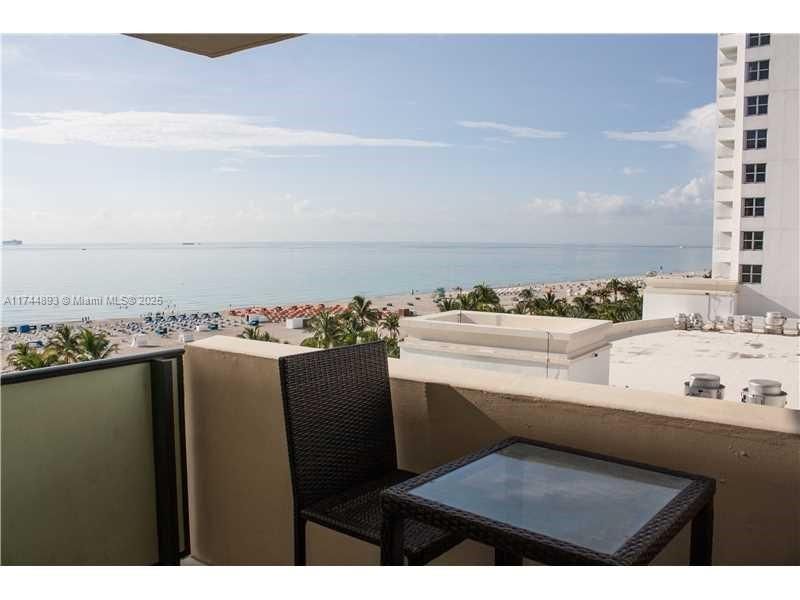 Recently Rented: $3,950 (2 beds, 2 baths, 902 Square Feet)