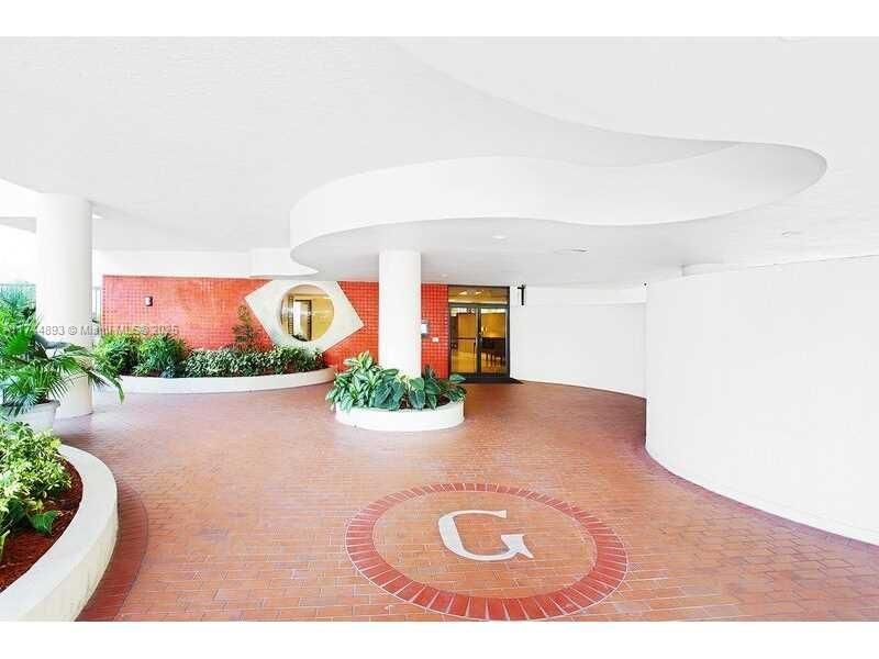 Recently Rented: $3,950 (2 beds, 2 baths, 902 Square Feet)