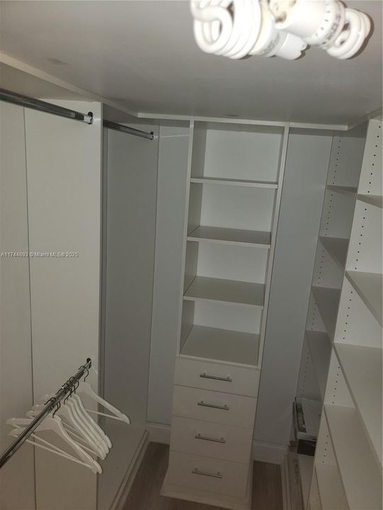 Recently Rented: $3,950 (2 beds, 2 baths, 902 Square Feet)