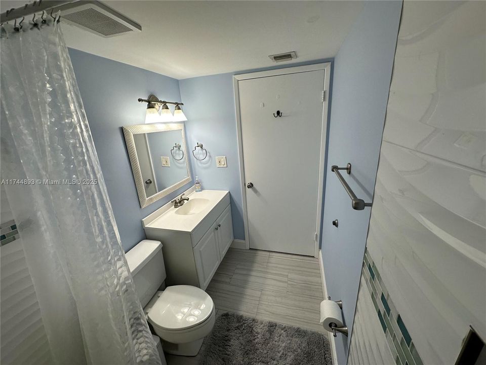 Recently Rented: $3,950 (2 beds, 2 baths, 902 Square Feet)