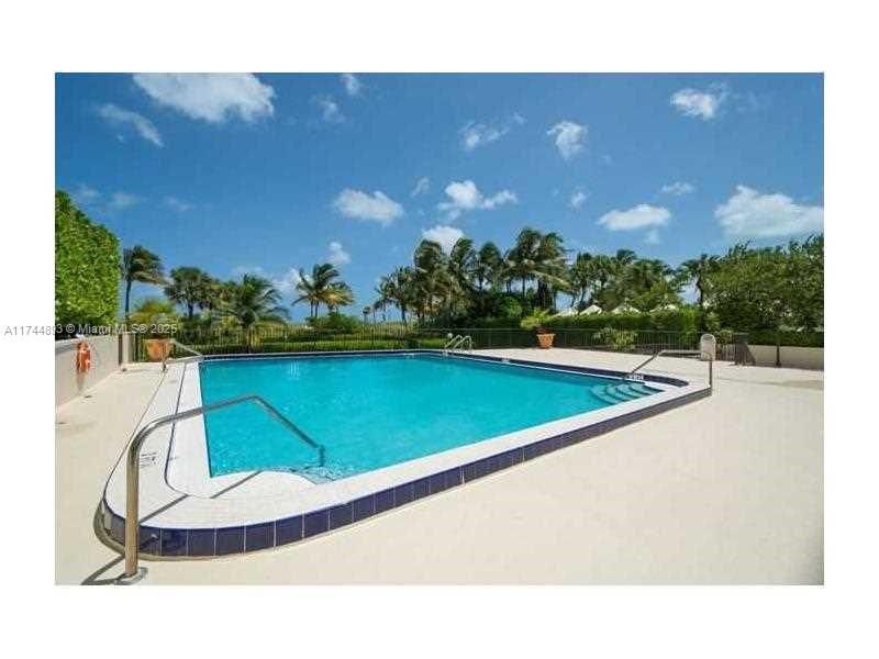 Recently Rented: $3,950 (2 beds, 2 baths, 902 Square Feet)