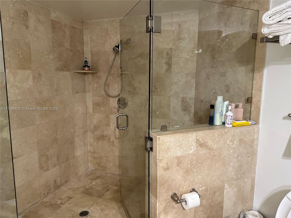 For Sale: $363,000 (2 beds, 2 baths, 1270 Square Feet)