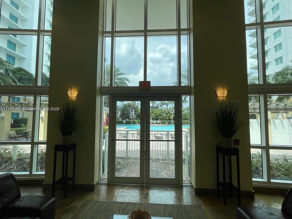 For Sale: $363,000 (2 beds, 2 baths, 1270 Square Feet)