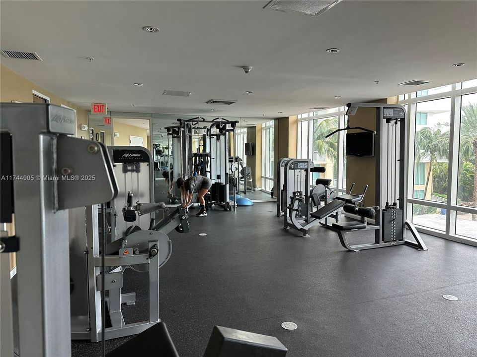 For Sale: $363,000 (2 beds, 2 baths, 1270 Square Feet)