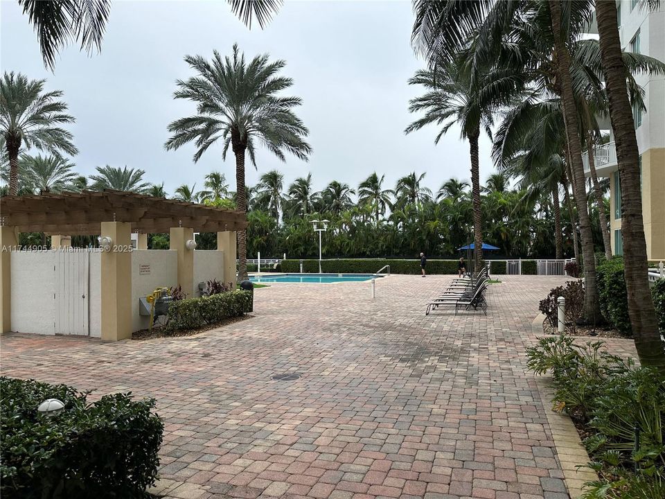 For Sale: $363,000 (2 beds, 2 baths, 1270 Square Feet)