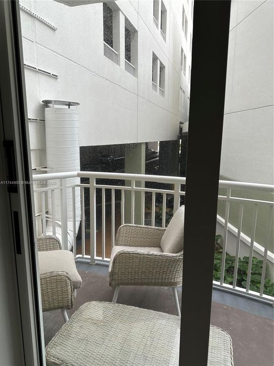 For Sale: $363,000 (2 beds, 2 baths, 1270 Square Feet)