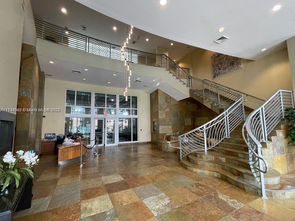 For Sale: $363,000 (2 beds, 2 baths, 1270 Square Feet)