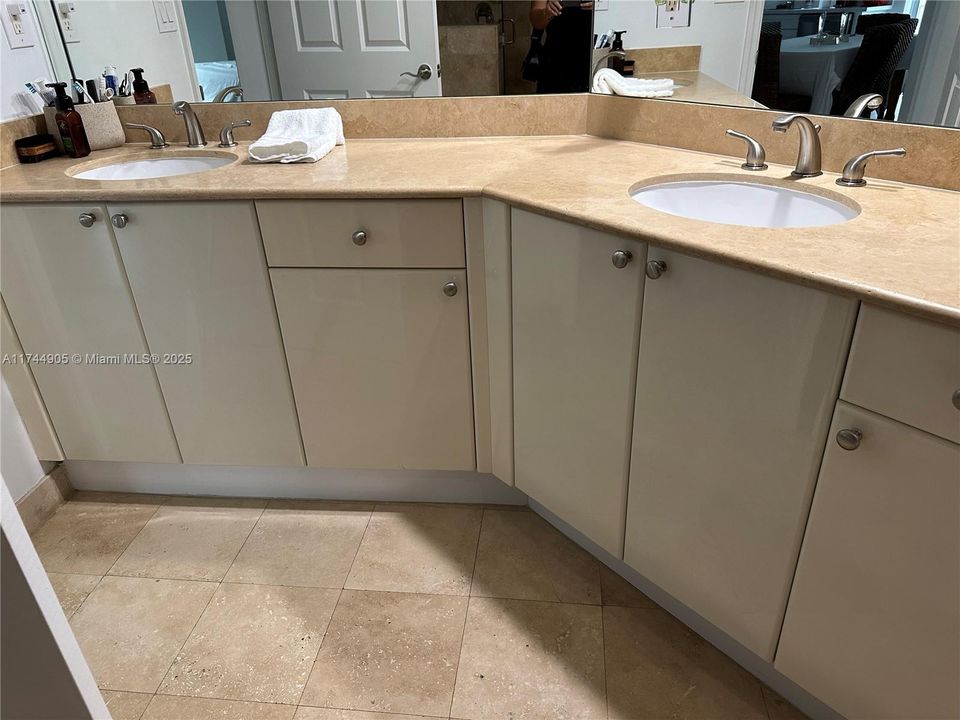 For Sale: $363,000 (2 beds, 2 baths, 1270 Square Feet)