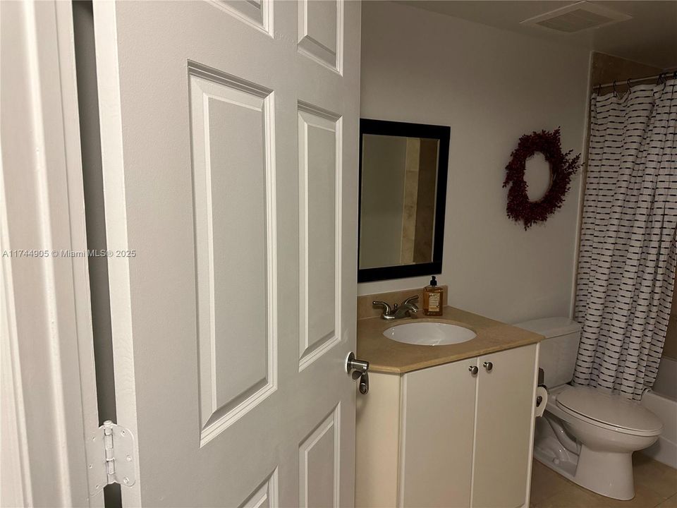 For Sale: $363,000 (2 beds, 2 baths, 1270 Square Feet)