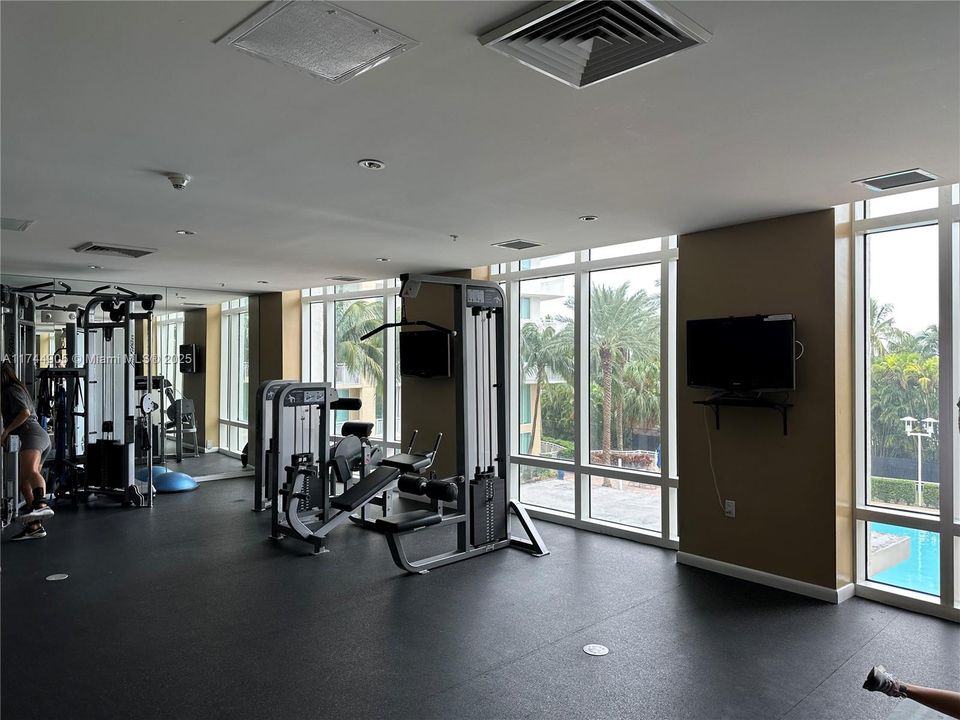 For Sale: $363,000 (2 beds, 2 baths, 1270 Square Feet)