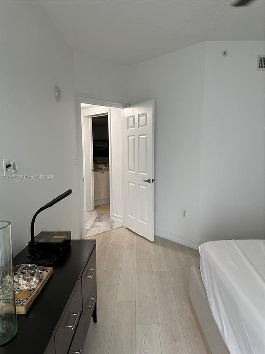 For Sale: $363,000 (2 beds, 2 baths, 1270 Square Feet)