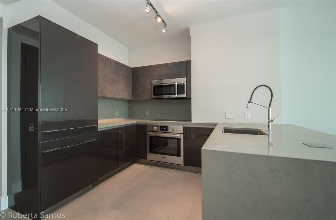 待售: $525,000 (0 贝兹, 1 浴室, 507 平方英尺)