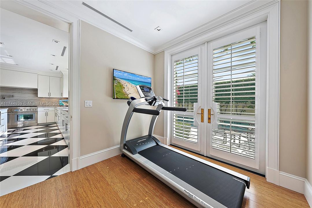 Vendido Recientemente: $13,950,000 (4 camas, 4 baños, 4412 Pies cuadrados)