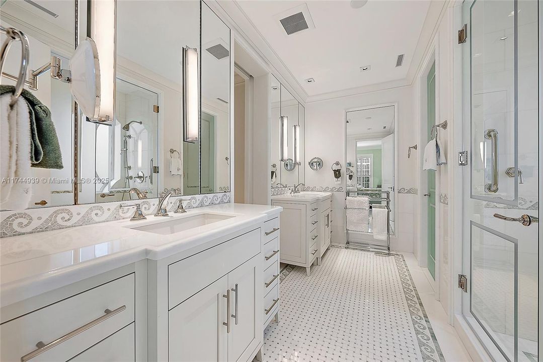 Vendido Recientemente: $13,950,000 (4 camas, 4 baños, 4412 Pies cuadrados)