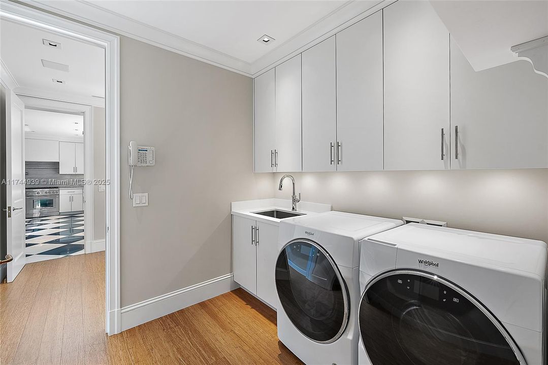 Vendido Recientemente: $13,950,000 (4 camas, 4 baños, 4412 Pies cuadrados)