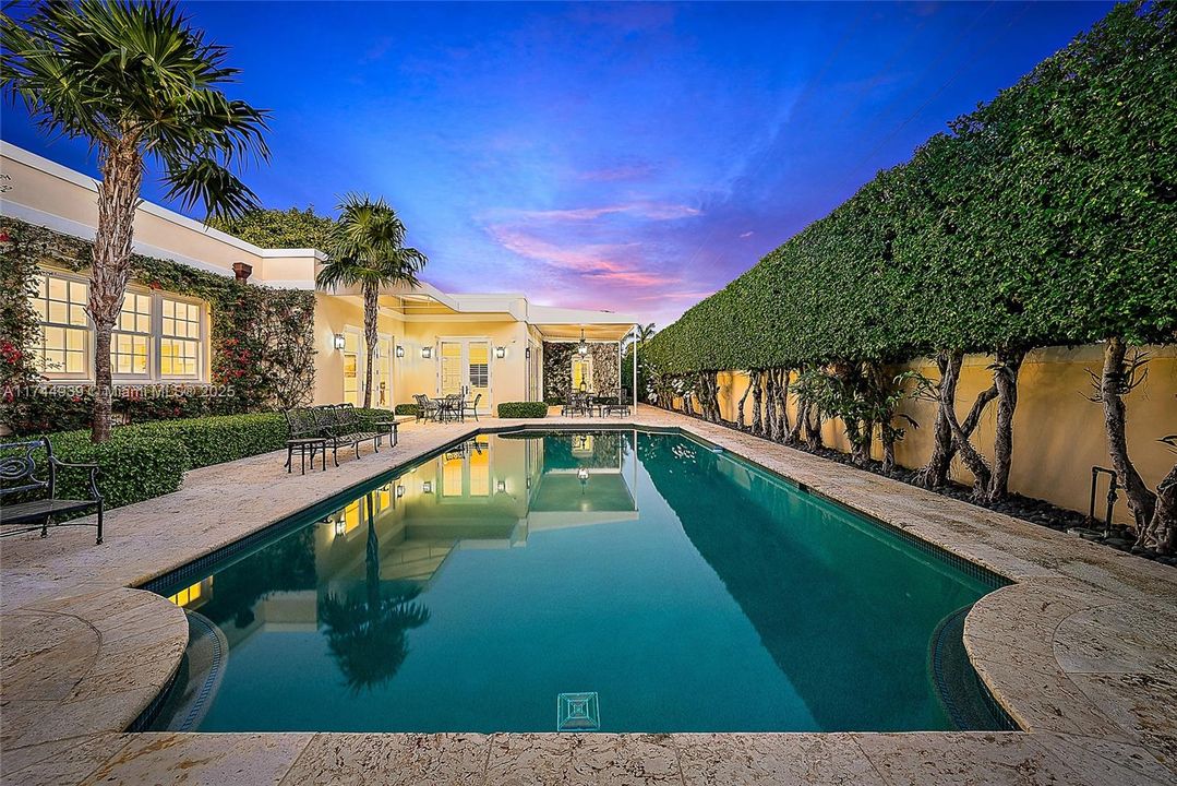 Vendido Recientemente: $13,950,000 (4 camas, 4 baños, 4412 Pies cuadrados)