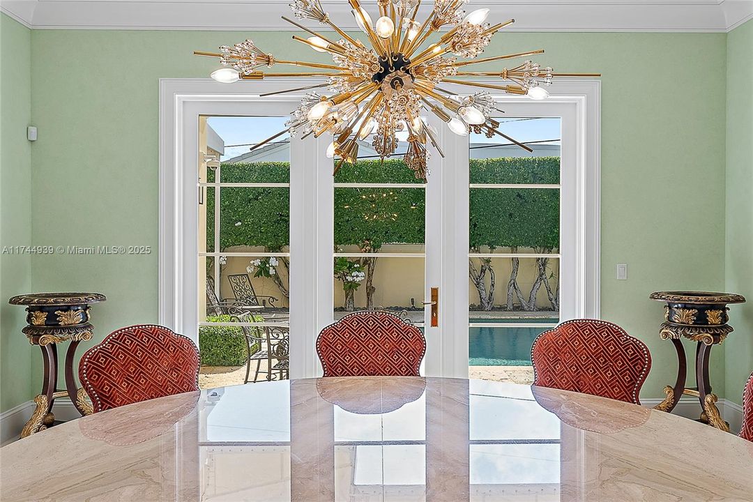 Vendido Recientemente: $13,950,000 (4 camas, 4 baños, 4412 Pies cuadrados)