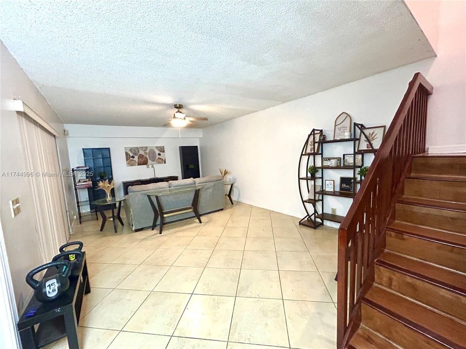 待售: $344,500 (2 贝兹, 2 浴室, 1236 平方英尺)