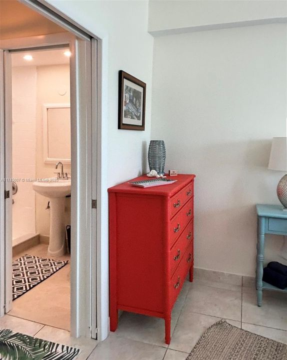 Recently Sold: $445,000 (1 beds, 1 baths, 410 Square Feet)