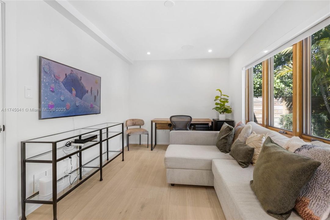 For Sale: $4,995,000 (5 beds, 4 baths, 3274 Square Feet)