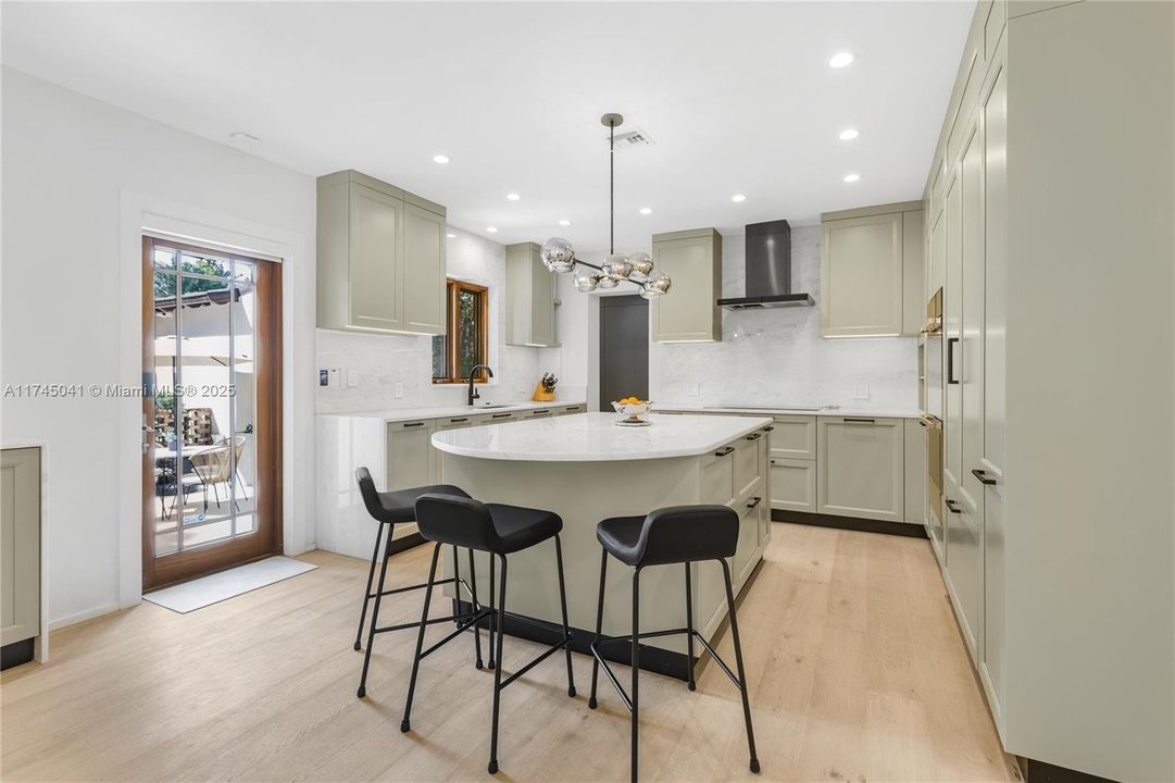 For Sale: $4,995,000 (5 beds, 4 baths, 3274 Square Feet)