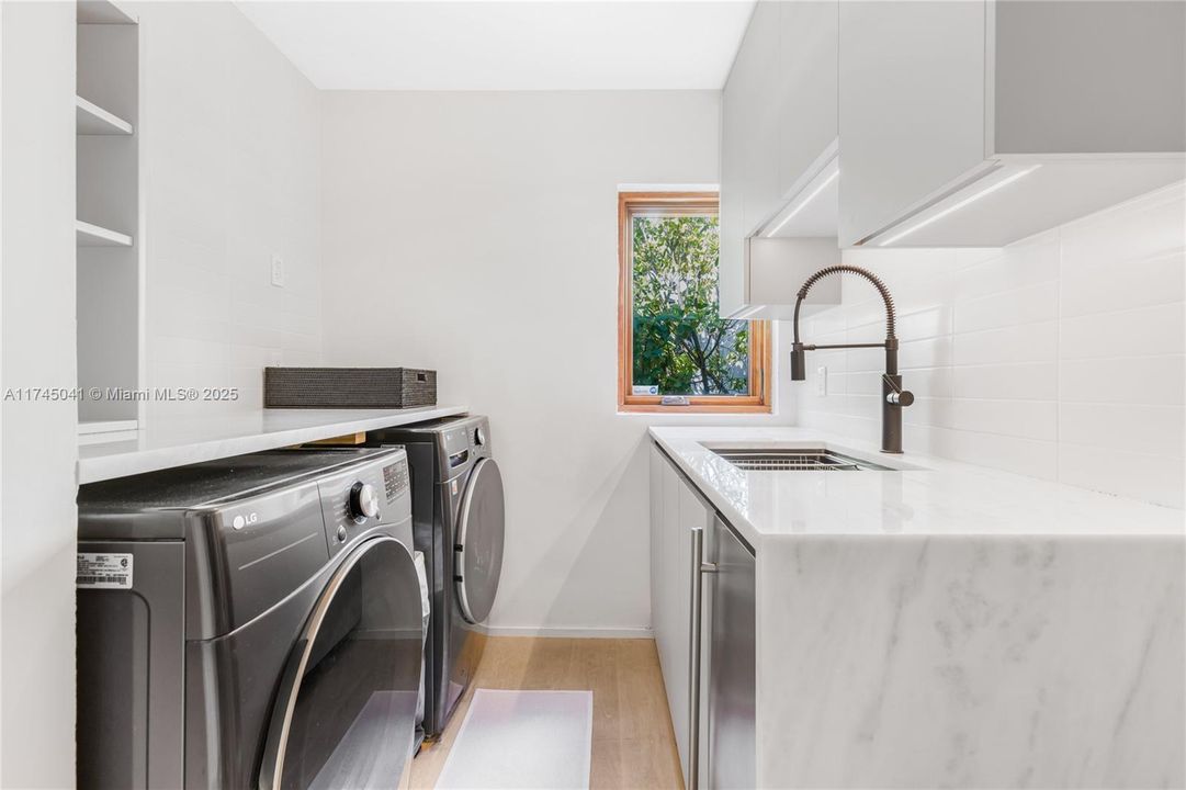 For Sale: $4,995,000 (5 beds, 4 baths, 3274 Square Feet)