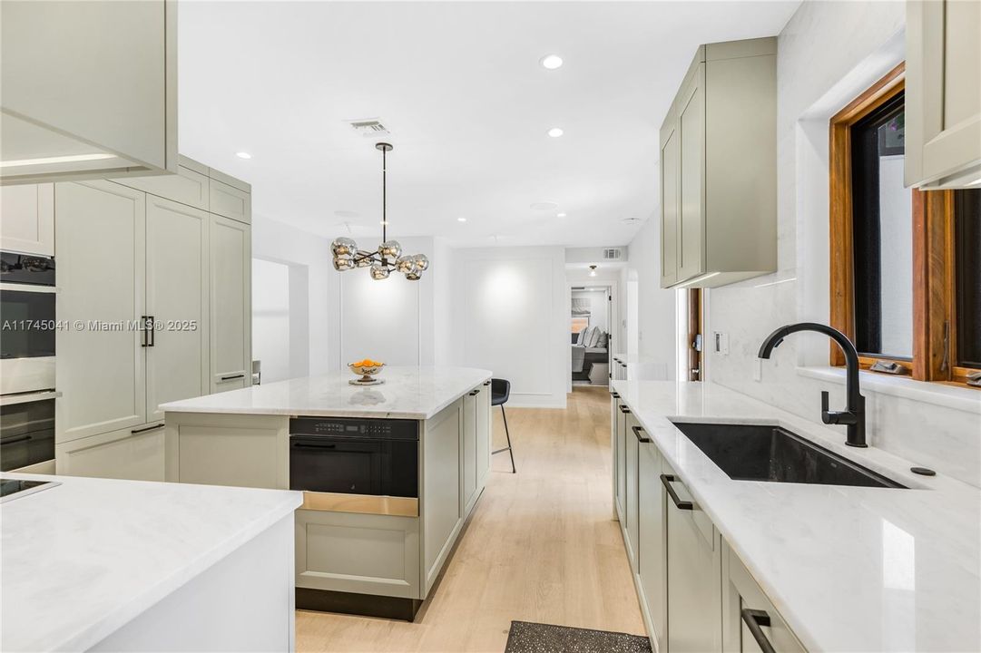 For Sale: $4,995,000 (5 beds, 4 baths, 3274 Square Feet)