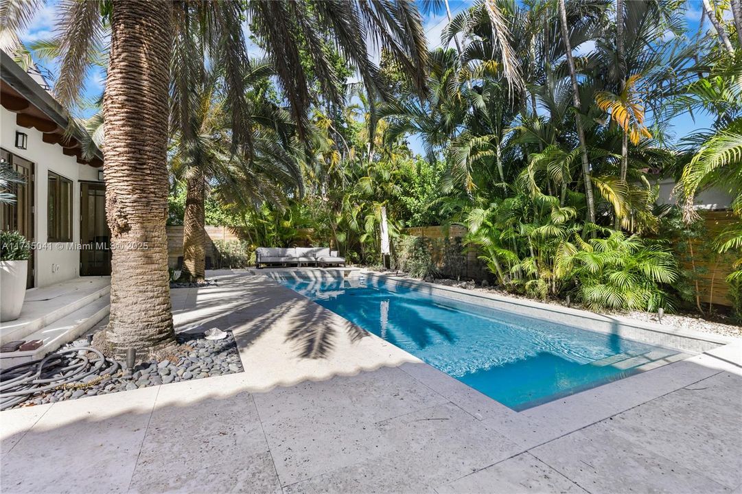 For Sale: $4,995,000 (5 beds, 4 baths, 3274 Square Feet)