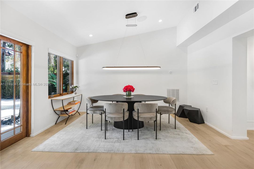 For Sale: $4,995,000 (5 beds, 4 baths, 3274 Square Feet)