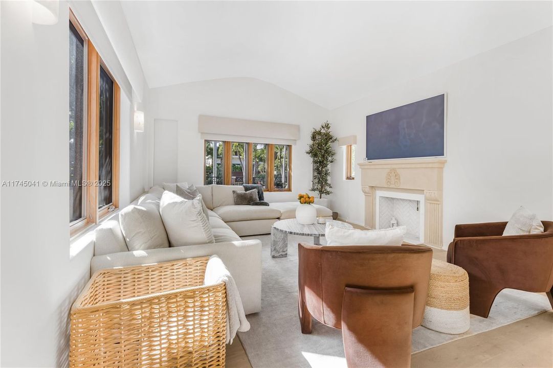 For Sale: $4,995,000 (5 beds, 4 baths, 3274 Square Feet)