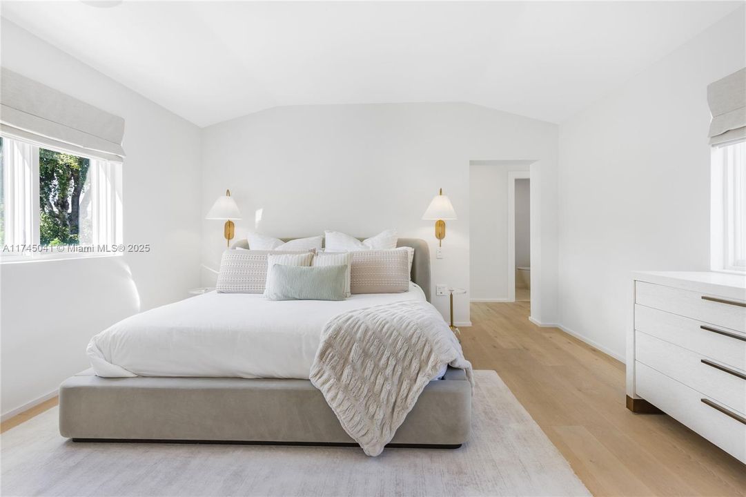 For Sale: $4,995,000 (5 beds, 4 baths, 3274 Square Feet)