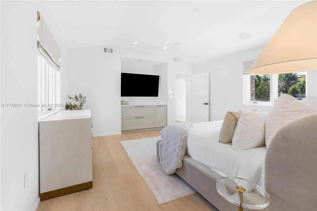 For Sale: $4,995,000 (5 beds, 4 baths, 3274 Square Feet)